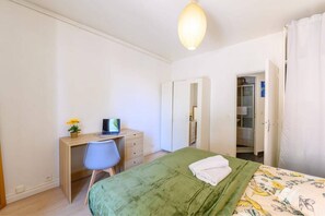 2 bedrooms, desk, WiFi, bed sheets