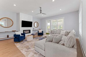 Smart-TV, Kamin, Bücher, Arbeitsbereiche