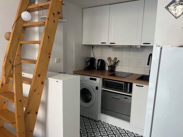 Micro-ondes, four, plaque de cuisson, lave-vaisselle