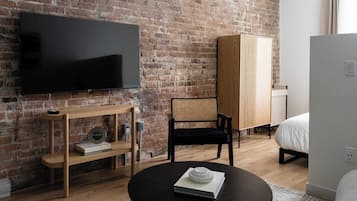 Bureau, fer et planche à repasser, Wi-Fi, draps fournis