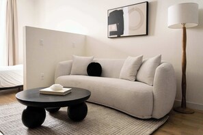 TV, offices - Maison Place Jacques-Cartier • Luxury Loft • Old Montreal • Prime Spot • Full Kitchen • Wi-Fi • AC (Montréal)