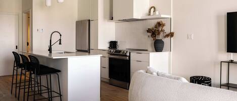 1 bedroom, desk, WiFi, bed sheets