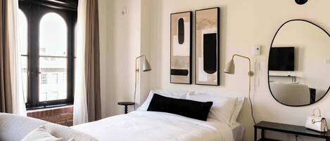 1 bedroom, desk, WiFi, bed sheets