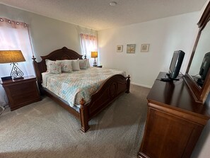 3 chambres, fer et planche à repasser, Wi-Fi, draps fournis