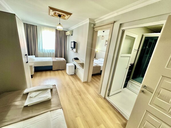Comfort Quadruple Room - Crowned Exclusive Hotel (Istanbul)
