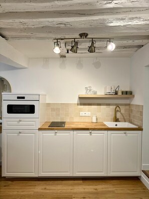 Fridge, microwave, stovetop, coffee/tea maker