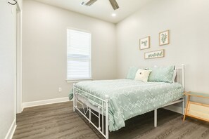 4 室のベッドルーム、WiFi、ベッドシーツ