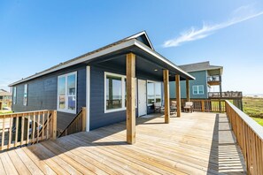 Terrace/patio - Beach Retreat: Your Seaside Escape Awaits! (Freeport)