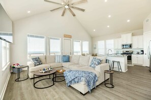 TV - Iris - Beachfront - Pet & Family Friendly (Freeport)