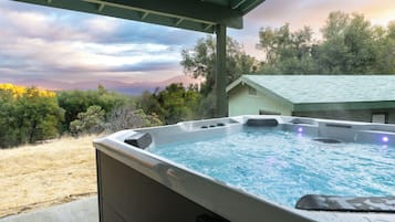 مغطس سبا خارجي