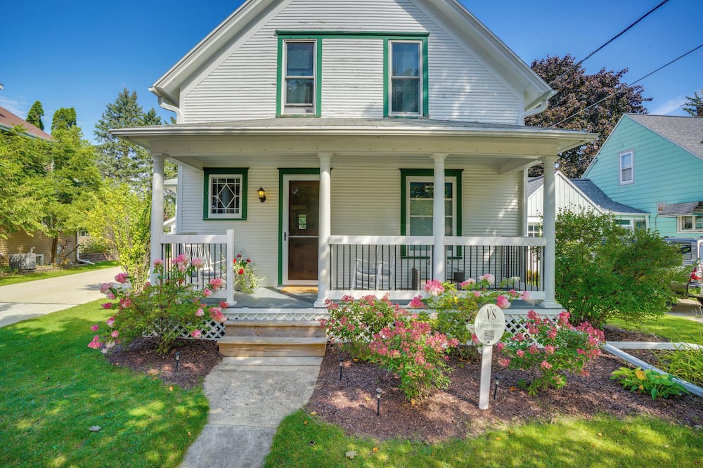 3 Mi to Road America: Spacious Elkhart Lake Home!