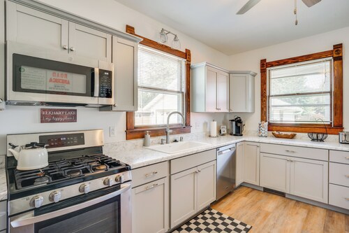 3 Mi to Road America: Spacious Elkhart Lake Home!