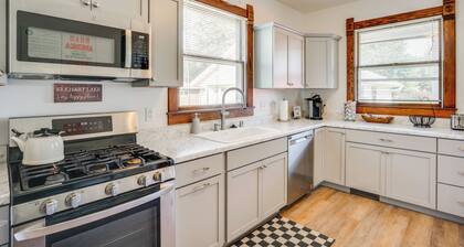 3 Mi to Road America: Spacious Elkhart Lake Home!