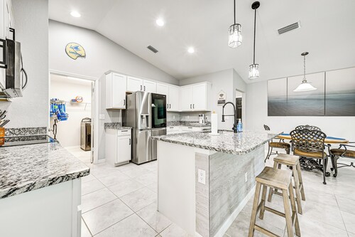 Saltwater Pool & Game Room: Gulf Coast Retreat