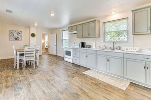 House (4 Bedrooms) | Interior - Peaceful Lenoir Home w/ Valley & Mountain Views! (Lenoir)