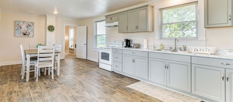 Peaceful Lenoir Home w/ Valley & Mountain Views!