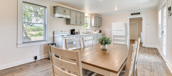 Peaceful Lenoir Home w/ Valley & Mountain Views!