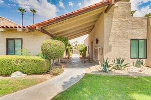 Interior - Vibrant Palm Springs Condo w/ Resort-style Pools! (Palm Springs)