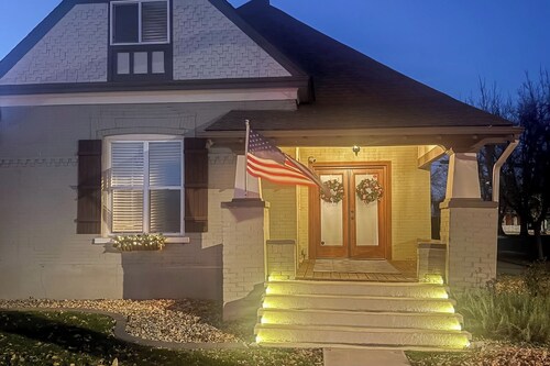 Walk to Dtwn: Colorful Cañon City Home w/ Grill!