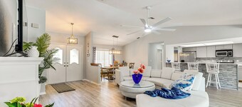 Spring Hill Home: Private Pool, 9 Mi to Beach!