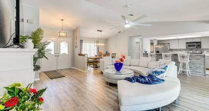 Spring Hill Home: Private Pool, 9 Mi to Beach!