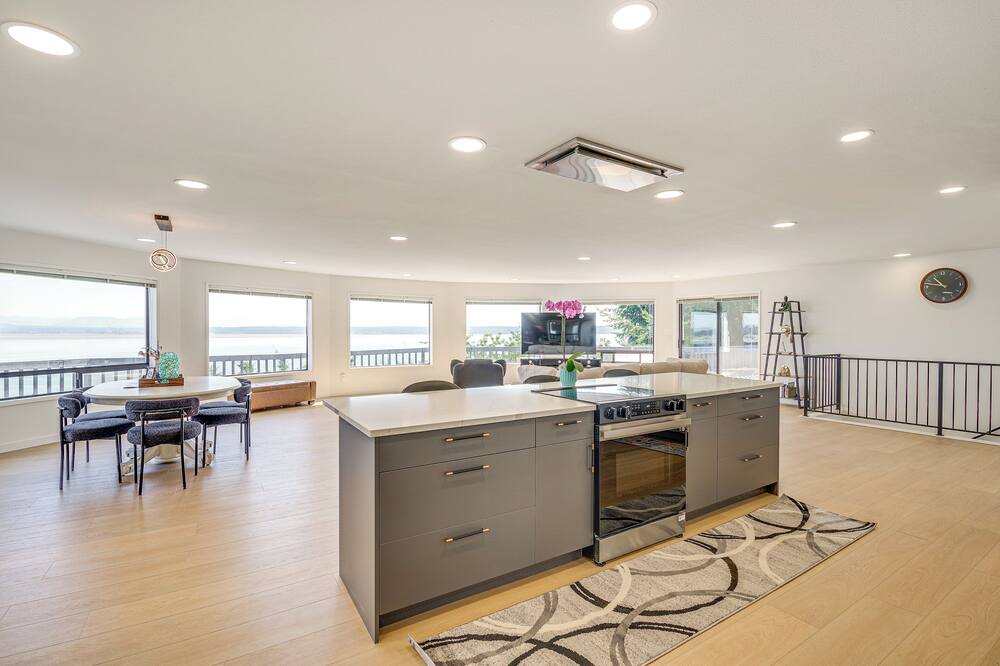 Spacious Camano Home w/ Hot Tub & Water Views!