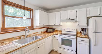 Quiet Rapid City Getaway - Near Dinosaur Park!