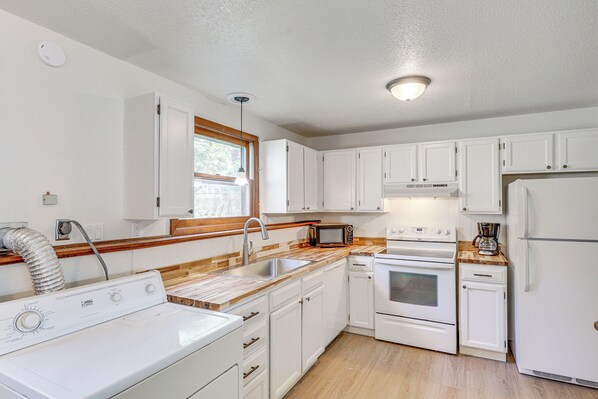 Interior - Quiet Rapid City Getaway - Near Dinosaur Park! (Rapid City)