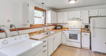 Quiet Rapid City Getaway - Near Dinosaur Park!