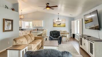 House (3 Bedrooms) | Interior
