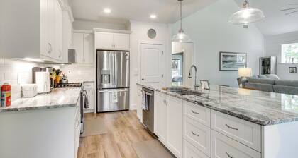 Lakefront Mccormick Retreat w/ Patio & Pool Access