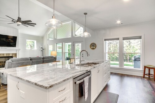 Lakefront Mccormick Retreat w/ Patio & Views