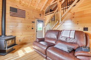 House (3 Bedrooms) | Interior - Chillicothe Cabin Near Hocking Hills State Park! (Chillicothe)