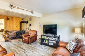 TV, fireplace, iPod dock, books - Long Barn Cabin w/ 2 Decks Near Skiing! (Long Barn)