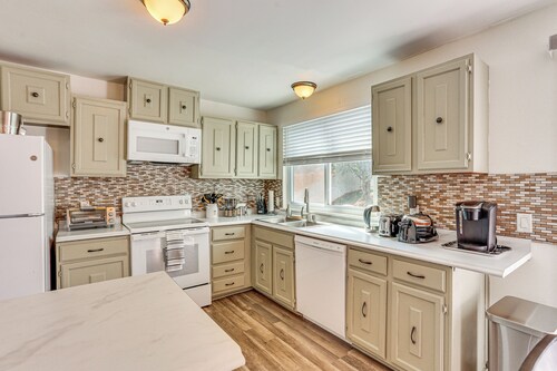 5 Mi to Downtown Harrisburg - Family Home!