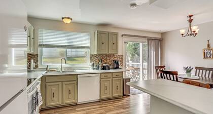 5 Mi to Downtown Harrisburg - Family Home!