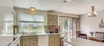 5 Mi to Downtown Harrisburg - Family Home!