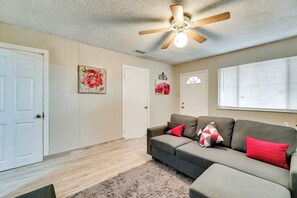 House (3 Bedrooms) | Interior - Single-story Brownsville Home ~ 2 Mi to Airport! (Brownsville)