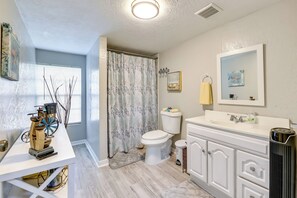 House (3 Bedrooms) | Interior - Single-story Brownsville Home ~ 2 Mi to Airport! (Brownsville)