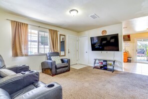 House (3 Bedrooms) | Interior - Pet-friendly Brentwood House w/ Gas Grill! (Brentwood)