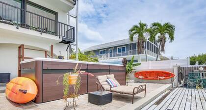 Waterfront Key Largo Oasis w/ Boat Dock & Swim Spa