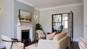 Exterior - The Roehampton Place - Elegant 5bdr House With Garden + Parking (London)