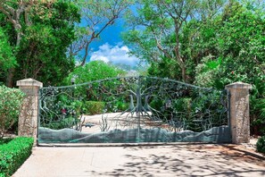 Property grounds - Lionfish Lodge~ Waterfront Unit, 31` Boat Slip! (Marathon)