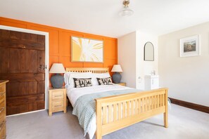 2 makuuhuonetta, silitysrauta/-lauta, Wi-Fi, vuodevaatteet