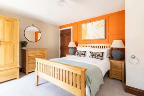 2 chambres, fer et planche à repasser, draps fournis