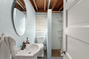 Bathroom - The Pink House: Central Location | Pet-Friendly (Kill Devil Hills)
