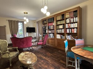 Interior - Historic 1830 Mansion with Spa, Games, Pets Allowed (Jaligny-sur-Besbre)