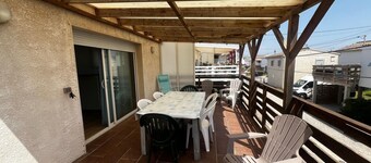 Cozy 2-Bedroom Chalet with Terrace, Fully Equipped Kitchen, Close to Amenities
