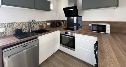 Villa T3 rénovée climatisée, piscine, proche plage et commerces