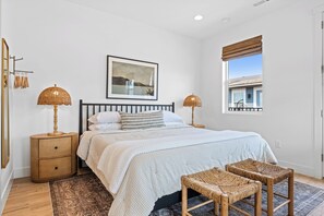 1 camera, una scrivania, ferro/asse da stiro, culla da viaggio